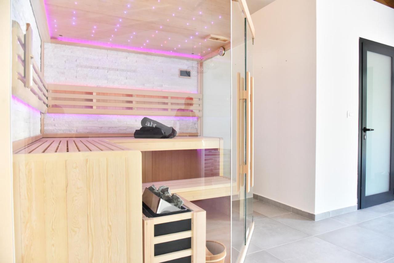 Villa Lux Nina With Six Bedrooms, Private Pool, Sauna Zadar Eksteriør bilde